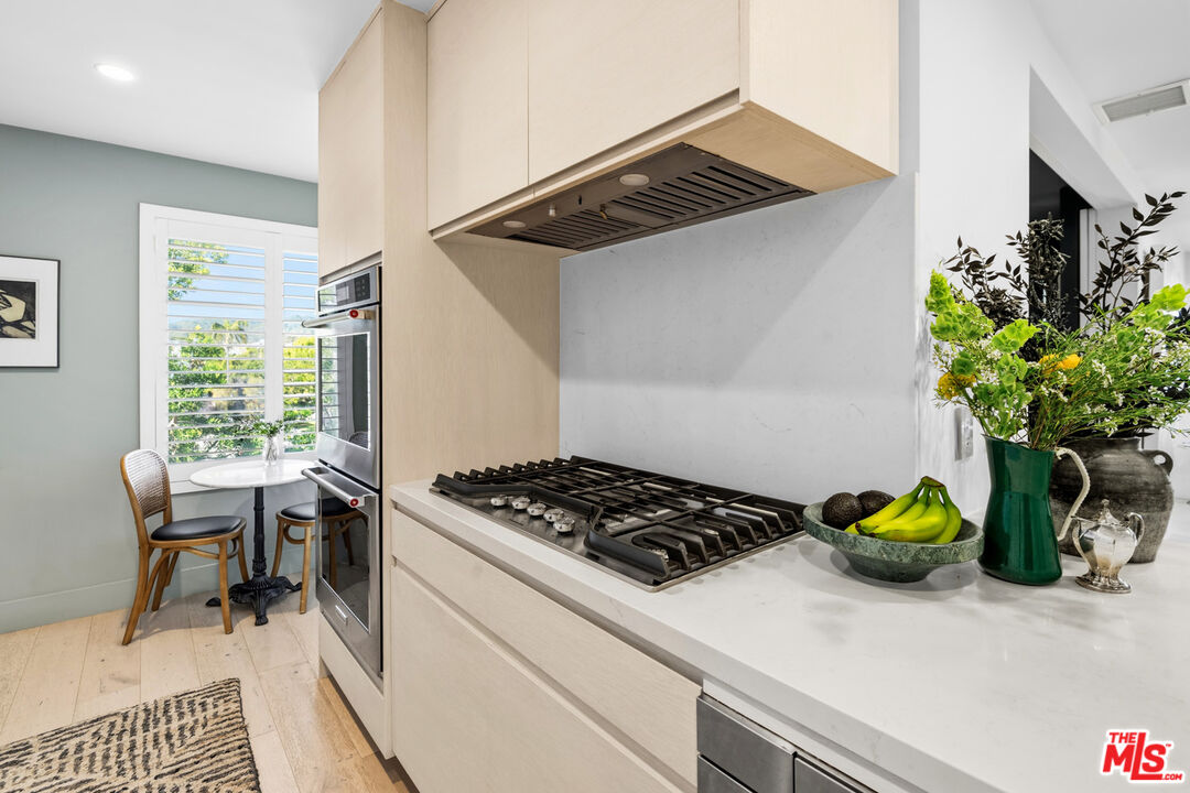 930 California Ave Unit: 301