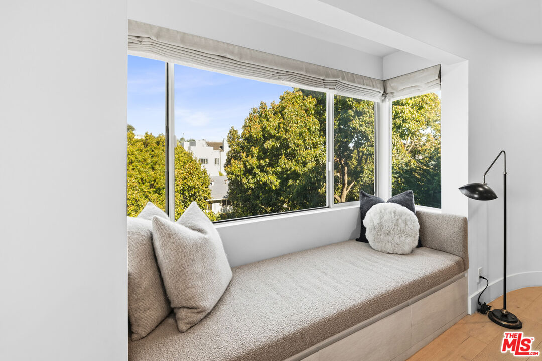 930 California Ave Unit: 301