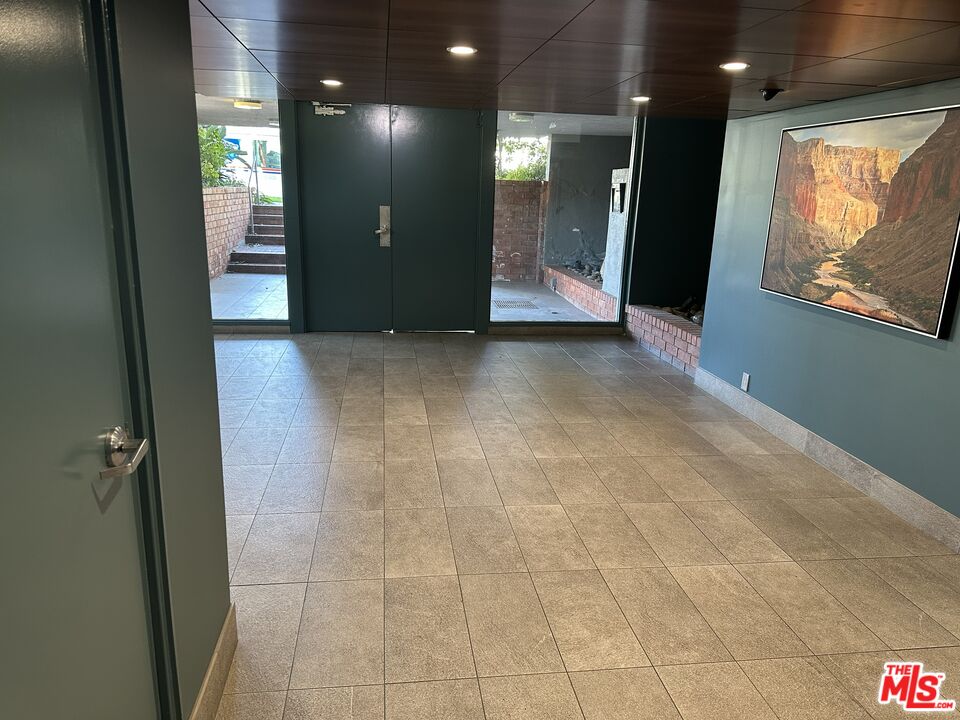930 California Ave Unit: 301