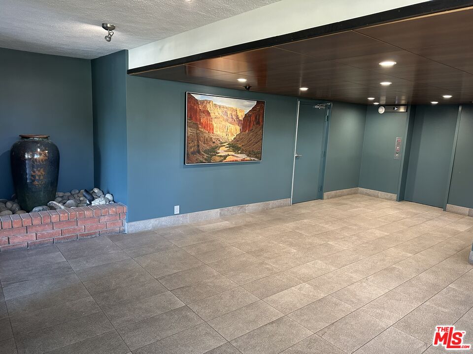 930 California Ave Unit: 301