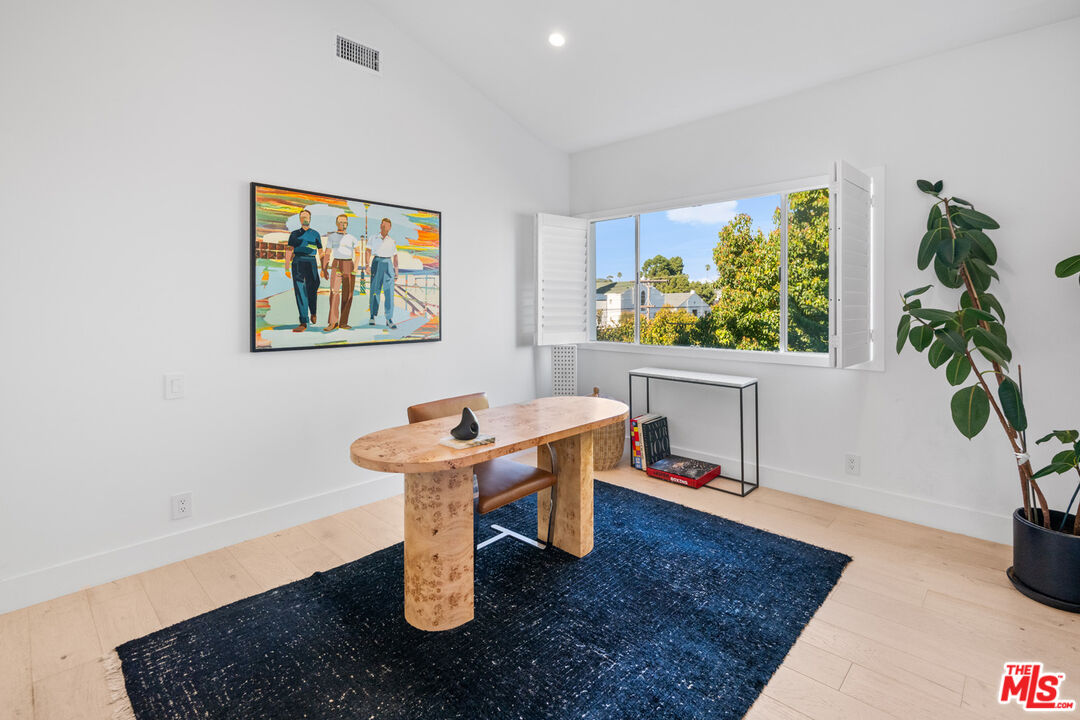 930 California Ave Unit: 301