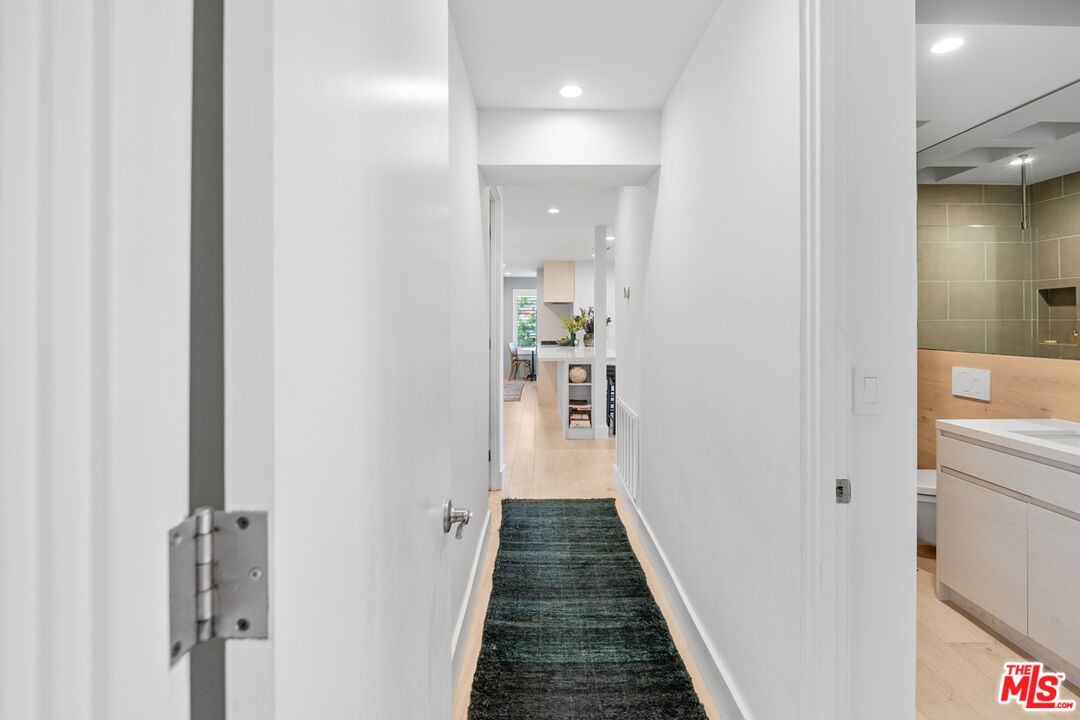 930 California Ave Unit: 301