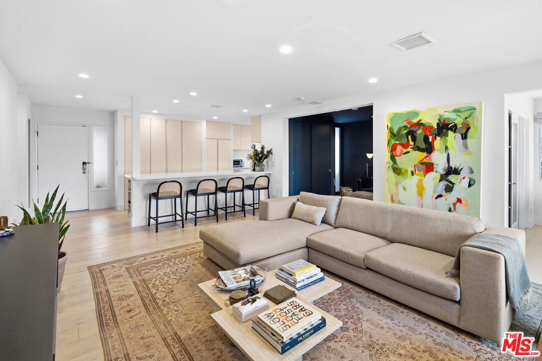 930 California Ave Unit: 301