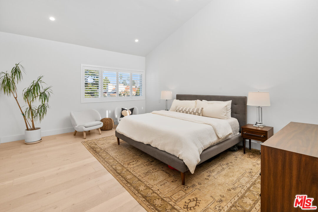 930 California Ave Unit: 301