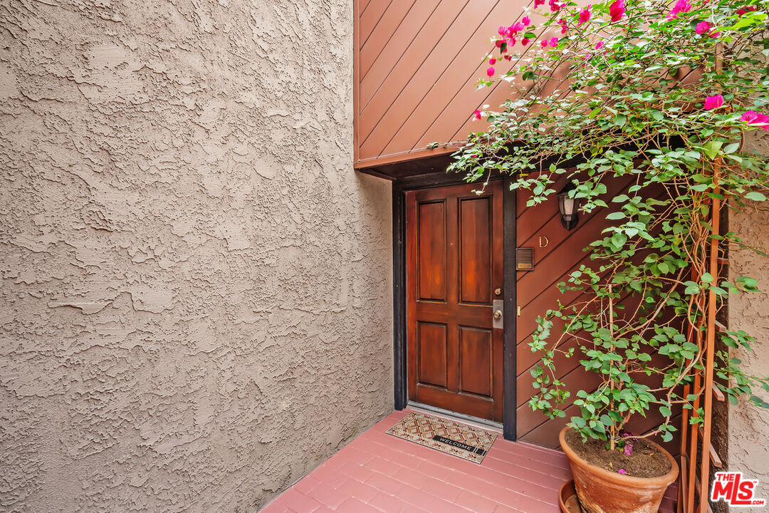 1427 S Bentley Ave Unit: D