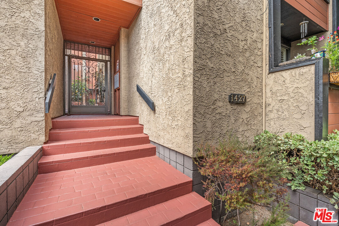 1427 S Bentley Ave Unit: D