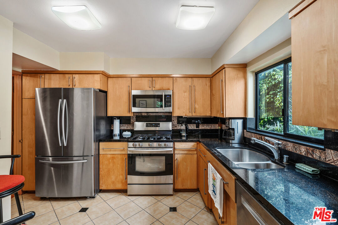 1427 S Bentley Ave Unit: D