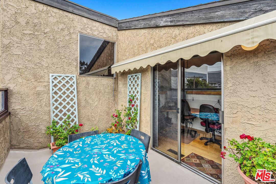 1427 S Bentley Ave Unit: D