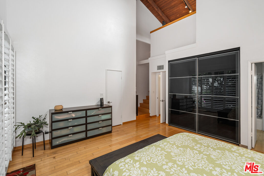 1427 S Bentley Ave Unit: D