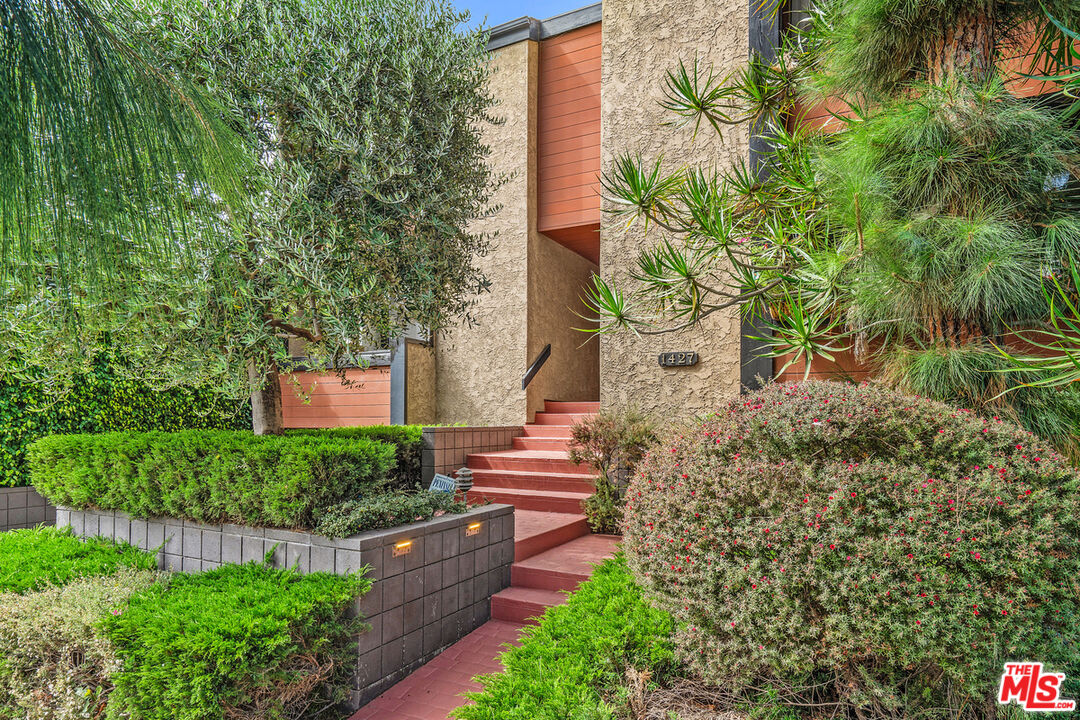 1427 S Bentley Ave Unit: D