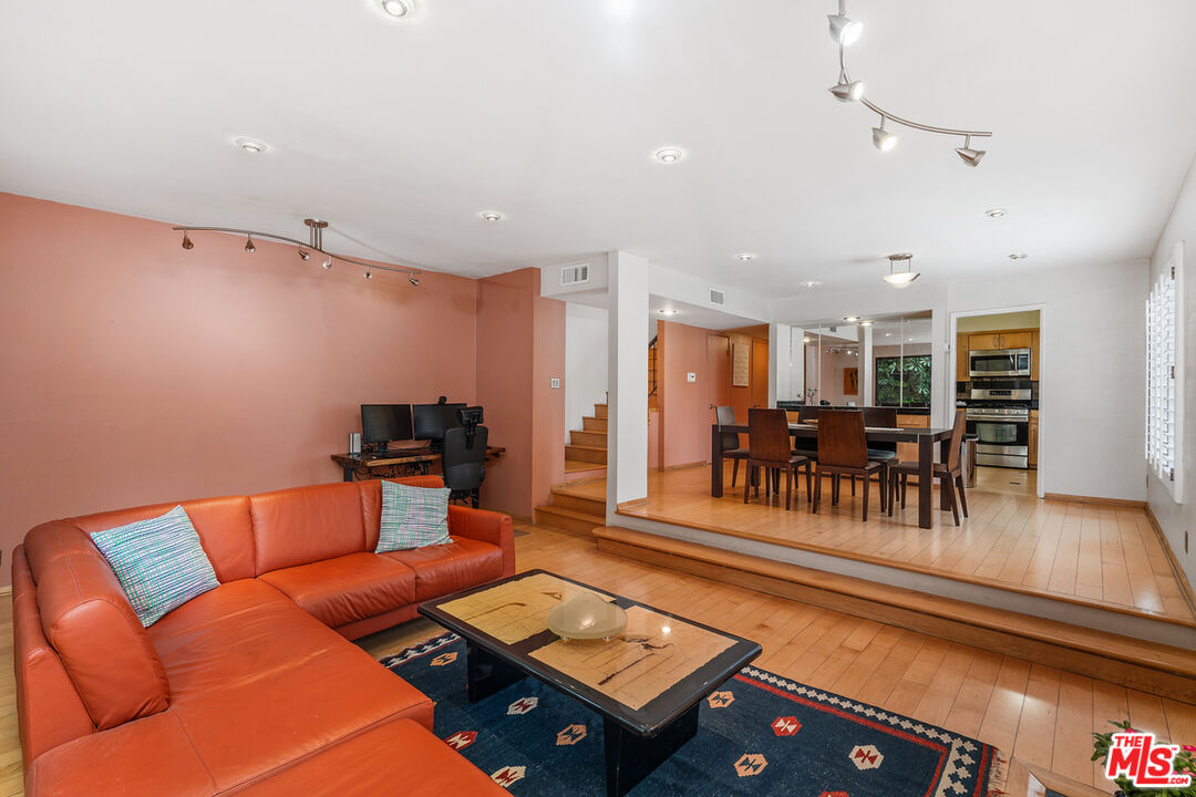 1427 S Bentley Ave Unit: D