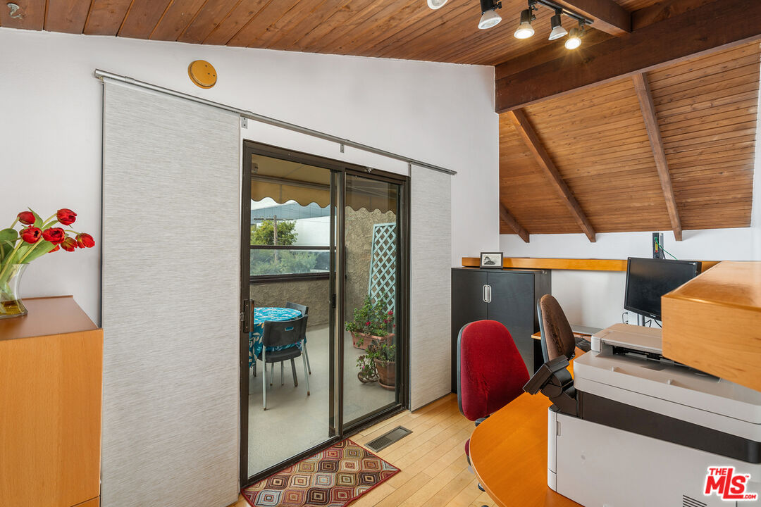 1427 S Bentley Ave Unit: D