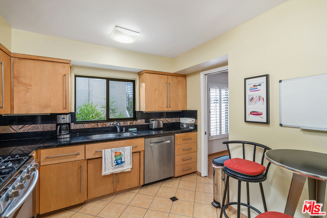 1427 S Bentley Ave Unit: D