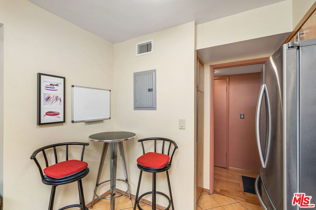 1427 S Bentley Ave Unit: D