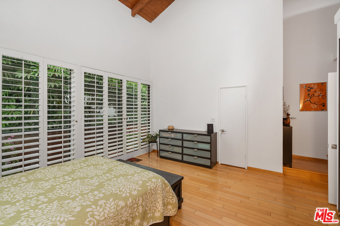 1427 S Bentley Ave Unit: D
