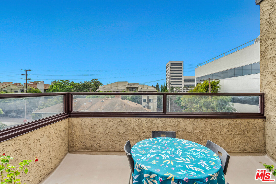 1427 S Bentley Ave Unit: D