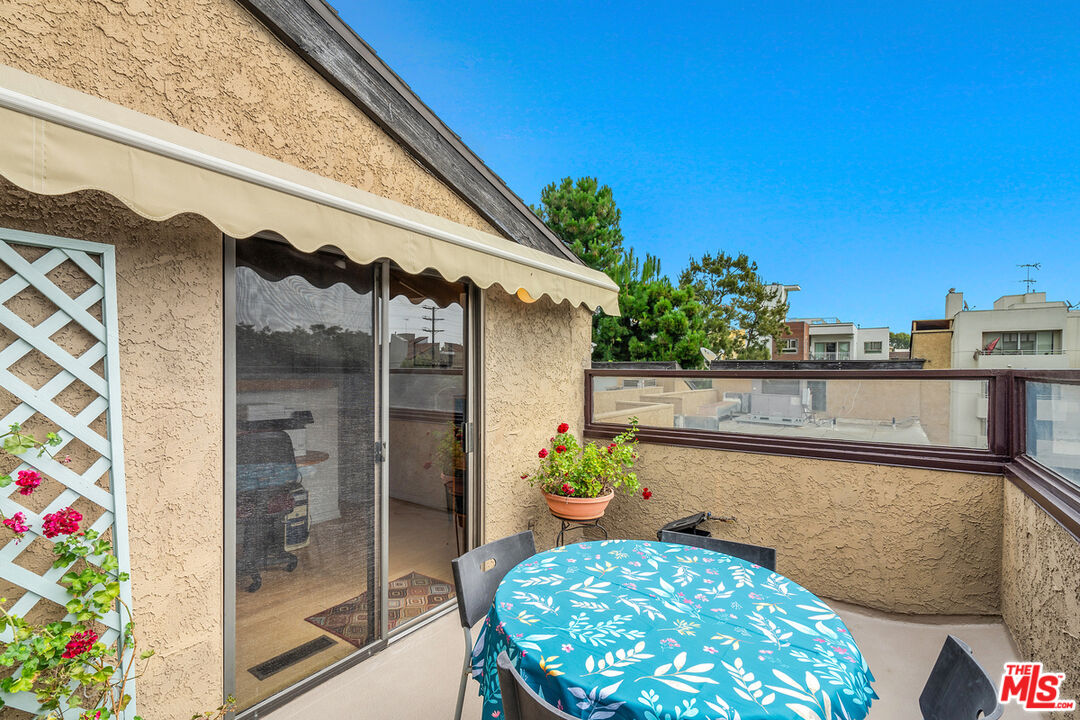 1427 S Bentley Ave Unit: D