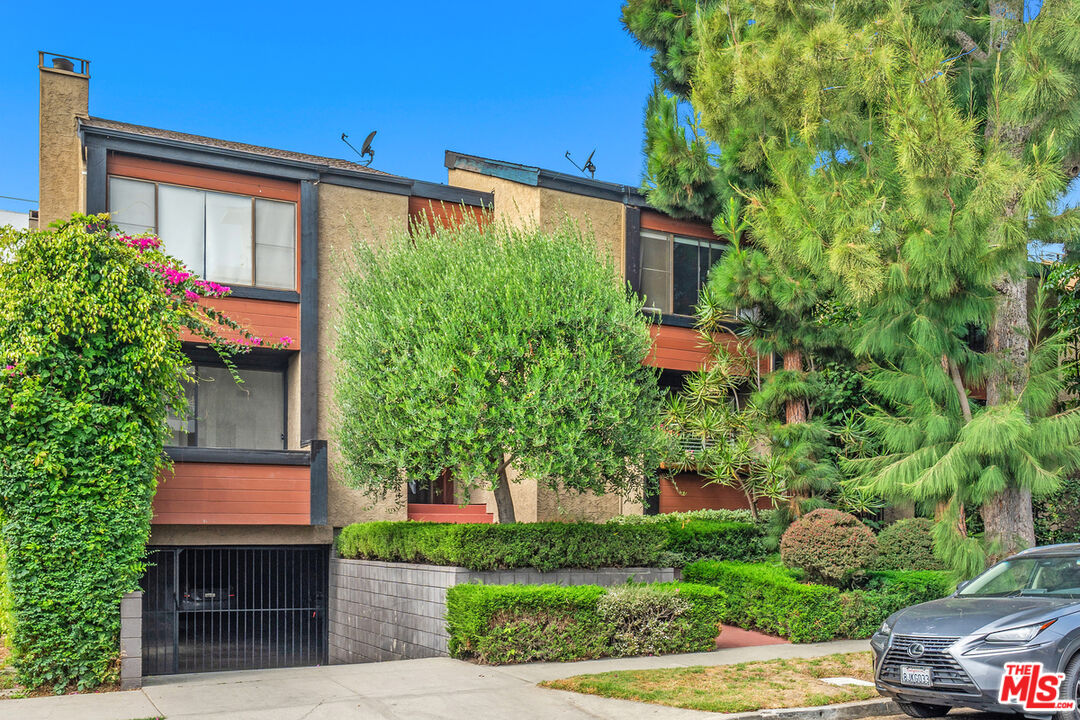 1427 S Bentley Ave Unit: D