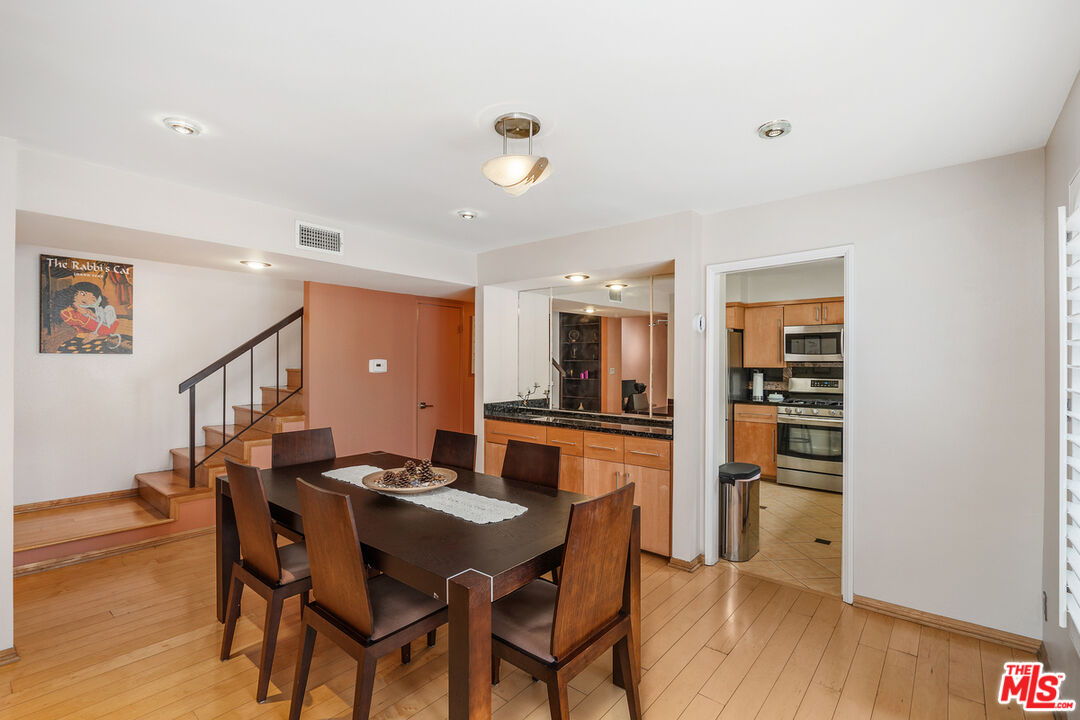 1427 S Bentley Ave Unit: D