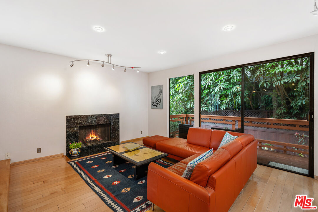 1427 S Bentley Ave Unit: D