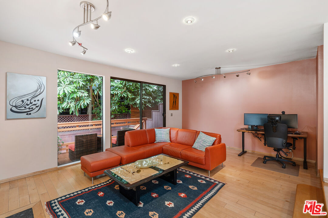 1427 S Bentley Ave Unit: D
