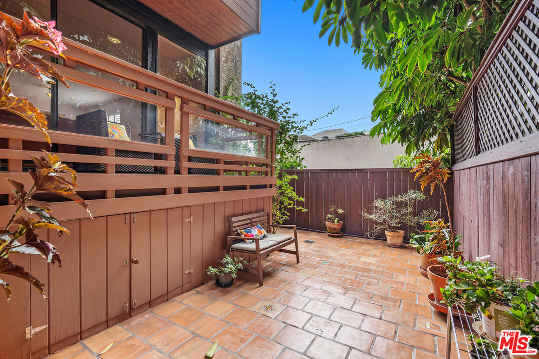 1427 S Bentley Ave Unit: D