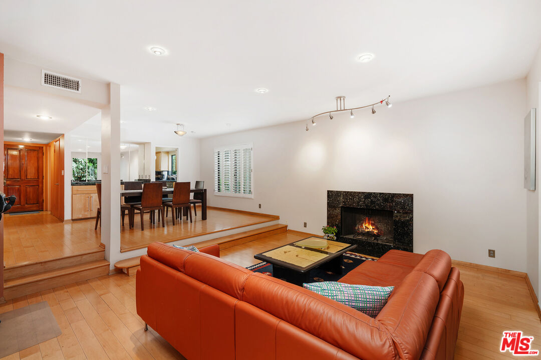 1427 S Bentley Ave Unit: D