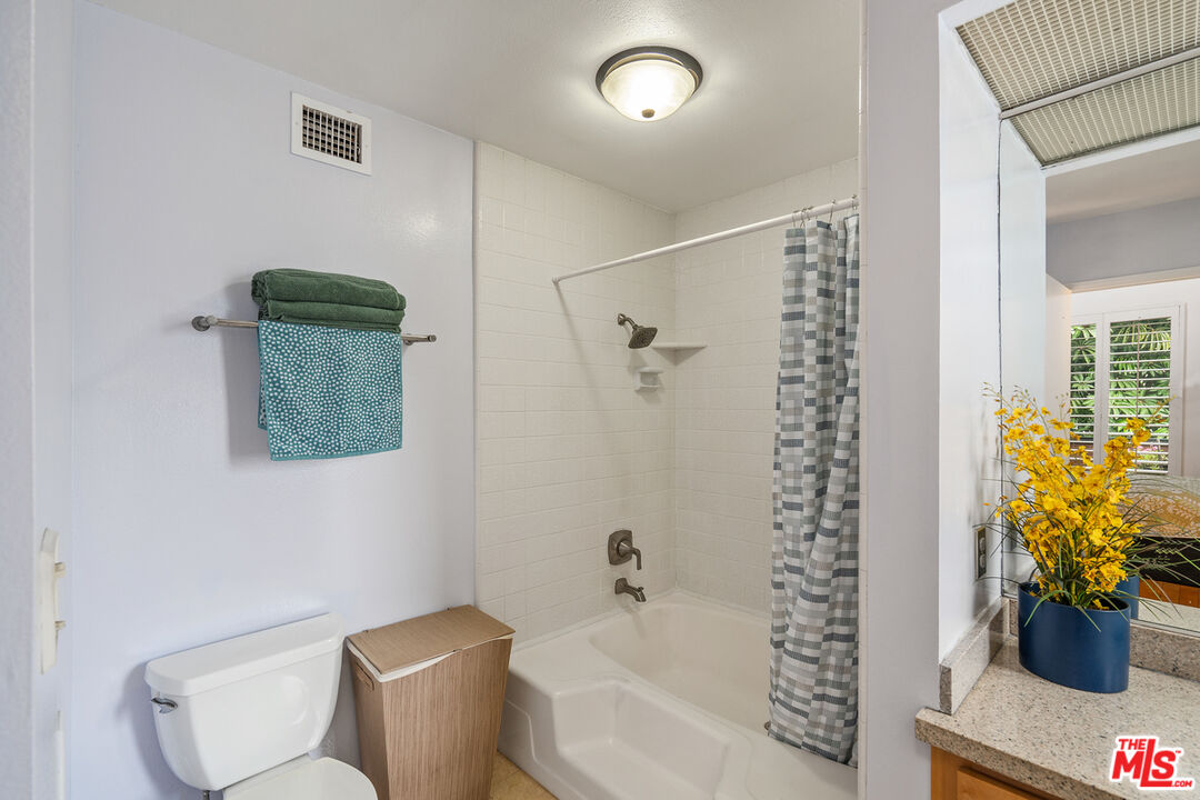 1427 S Bentley Ave Unit: D