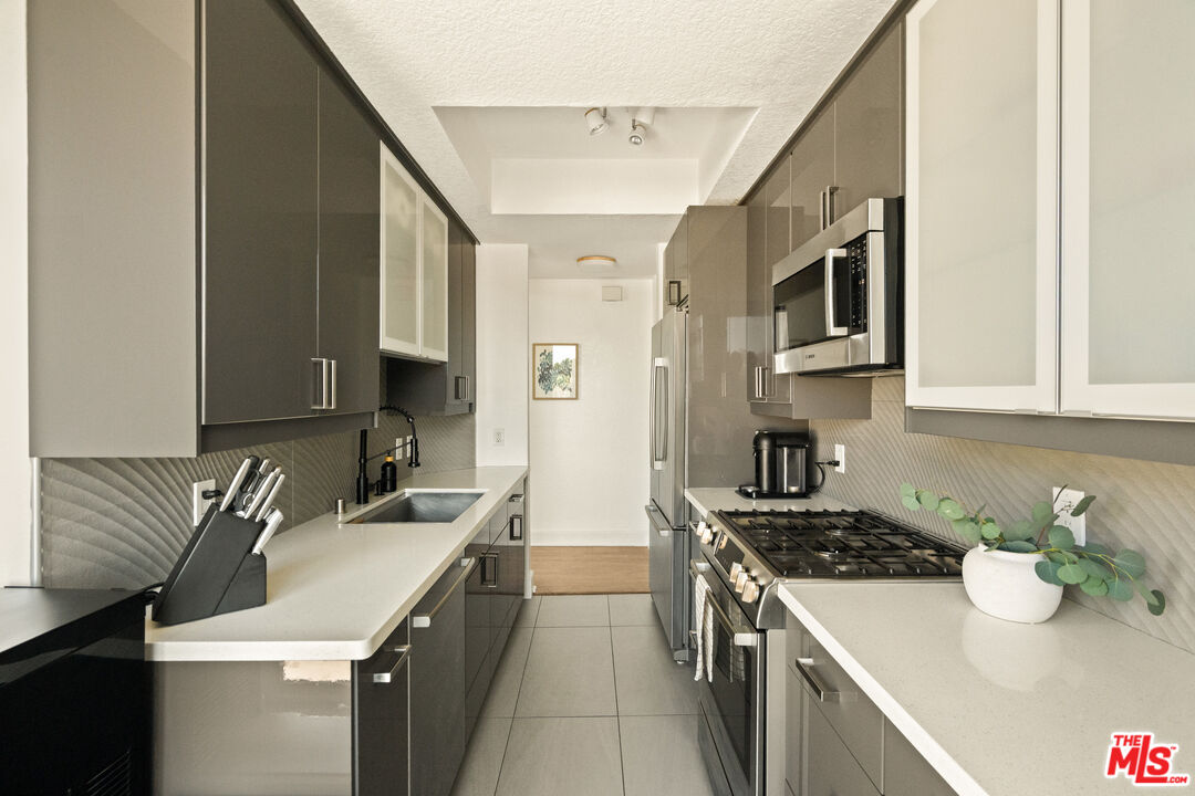 1310 N Detroit St Unit: 401