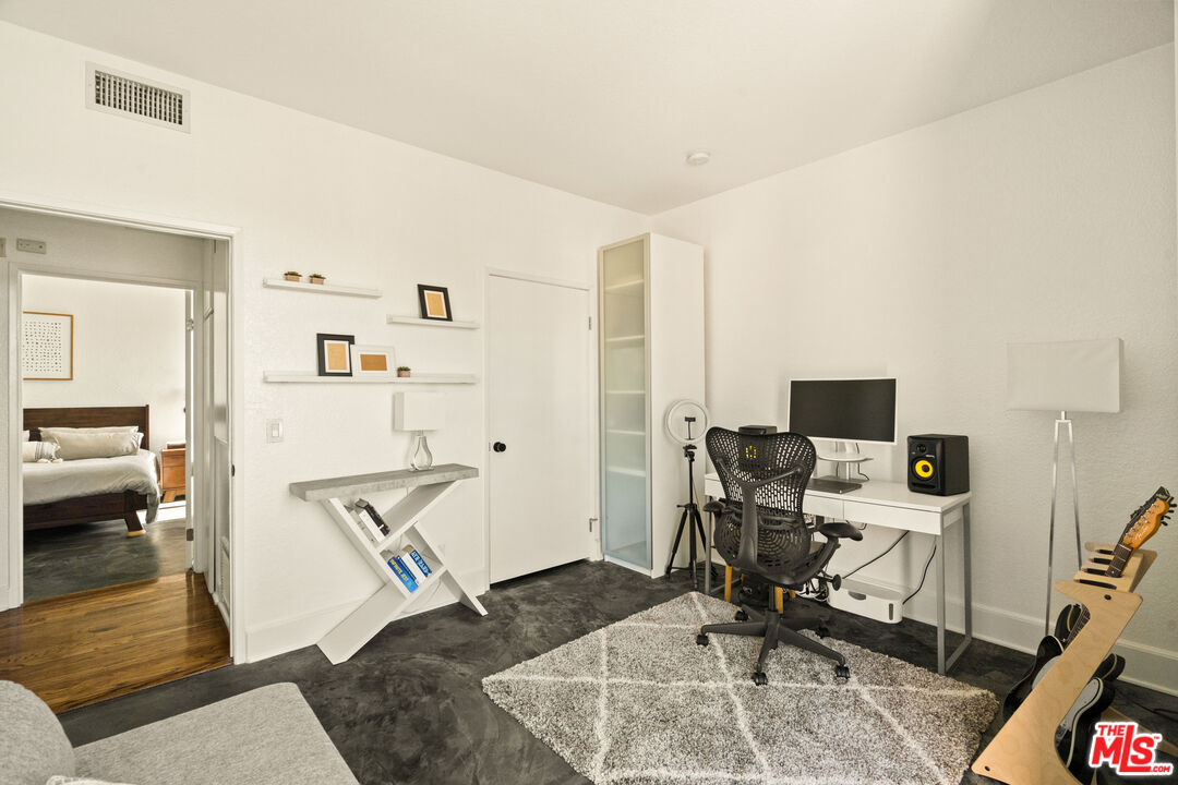 1310 N Detroit St Unit: 401