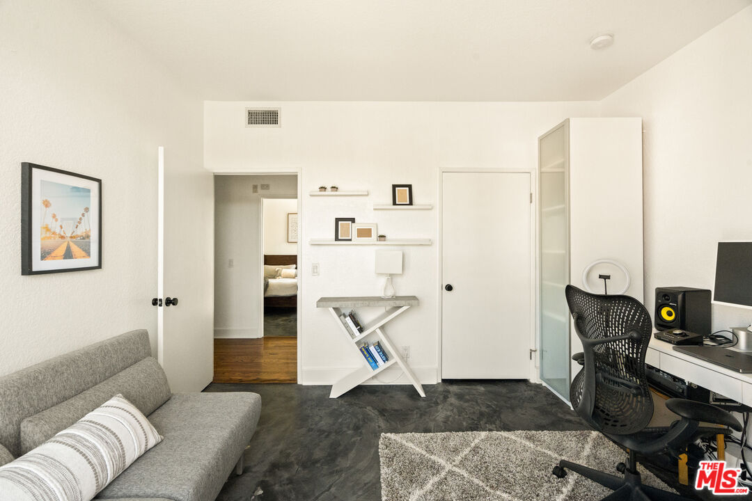 1310 N Detroit St Unit: 401