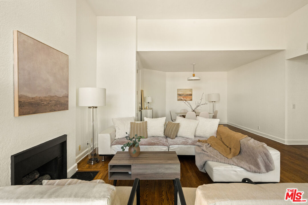 1310 N Detroit St Unit: 401