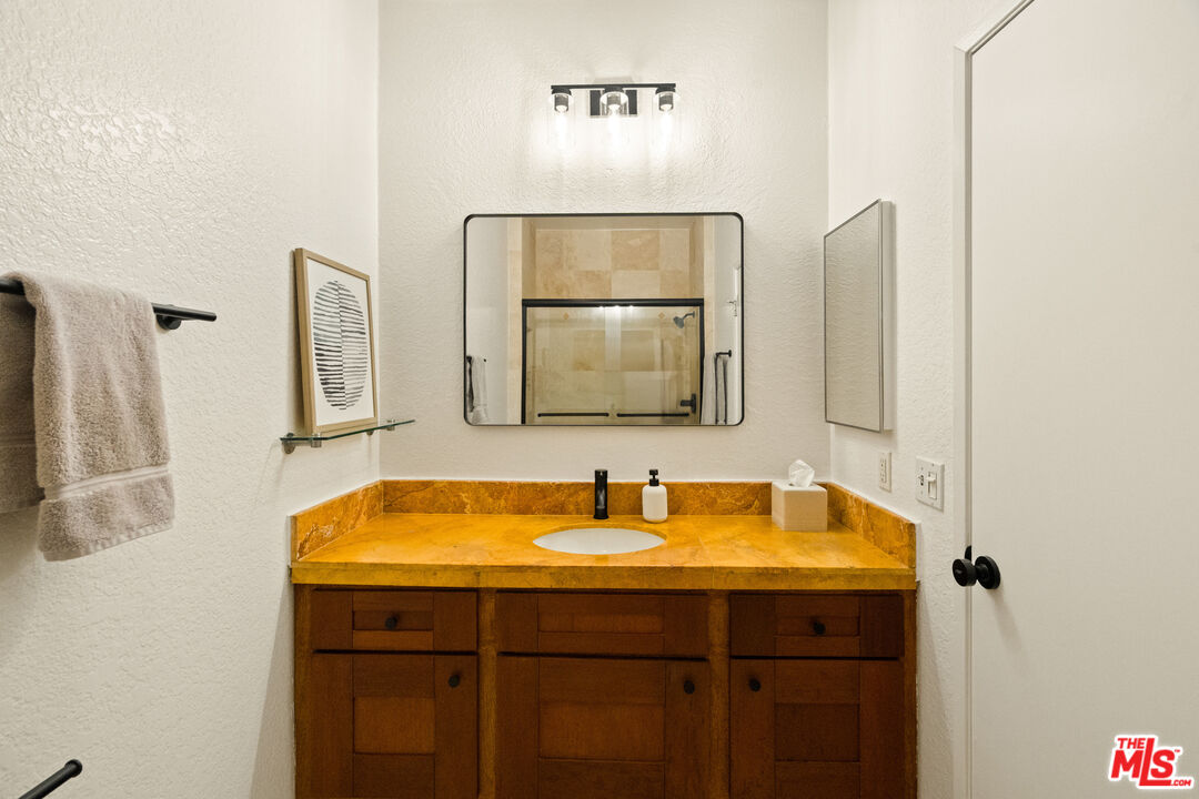 1310 N Detroit St Unit: 401