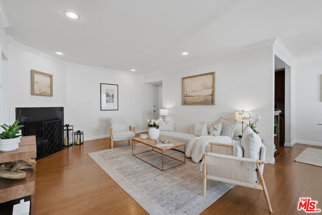 1242 S Barrington Ave Unit: 205
