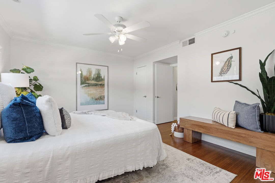 1242 S Barrington Ave Unit: 205