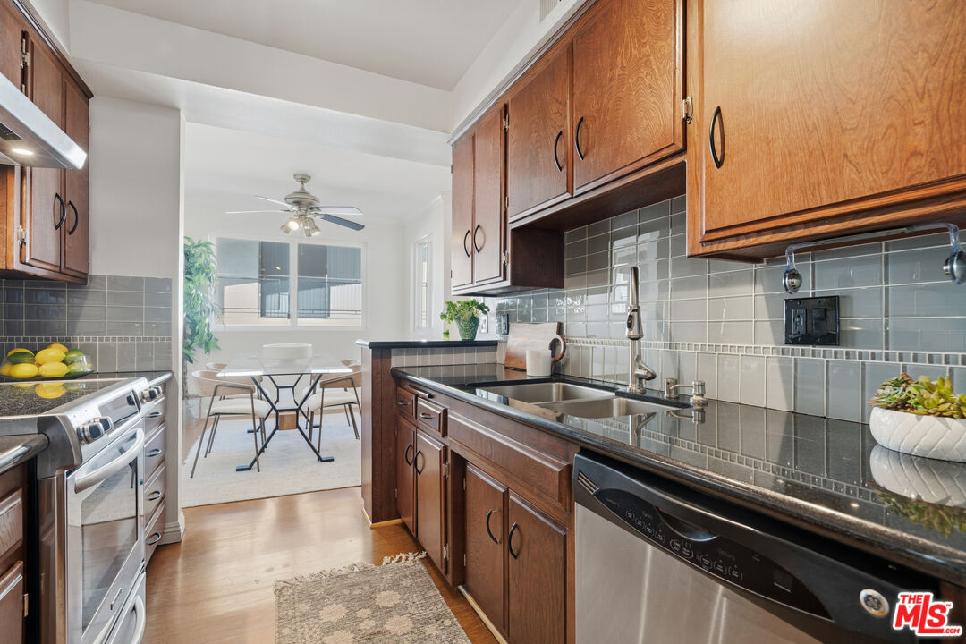 1242 S Barrington Ave Unit: 205