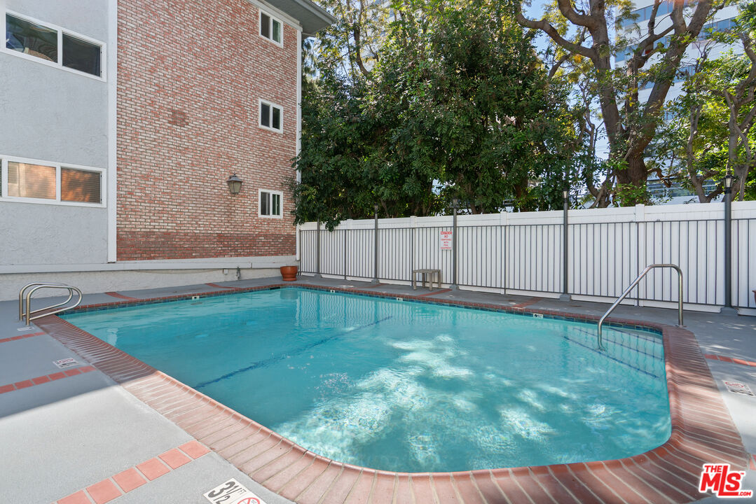 1242 S Barrington Ave Unit: 205