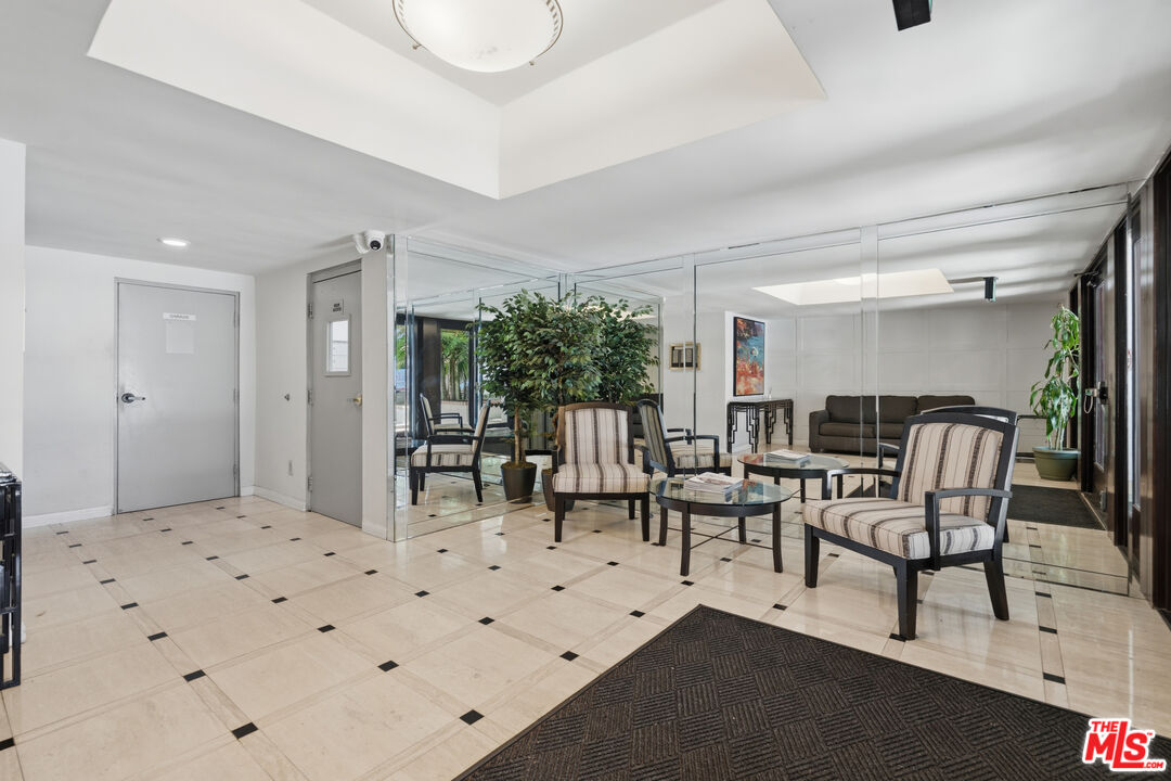 1242 S Barrington Ave Unit: 205