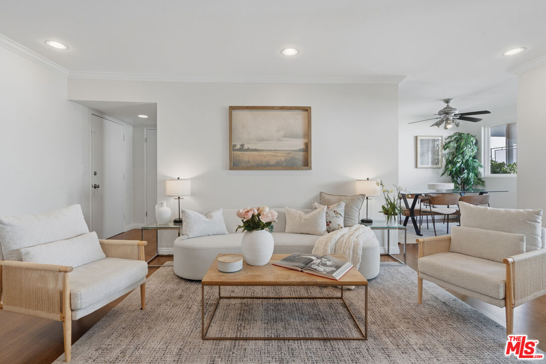 1242 S Barrington Ave Unit: 205