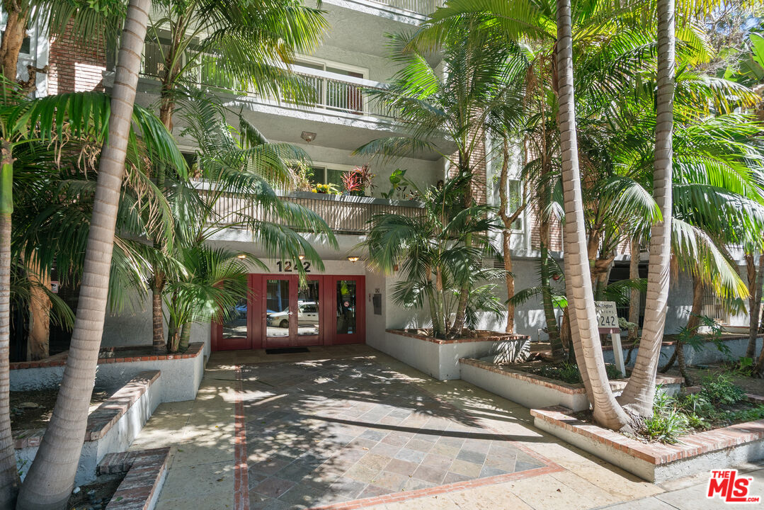 1242 S Barrington Ave Unit: 205