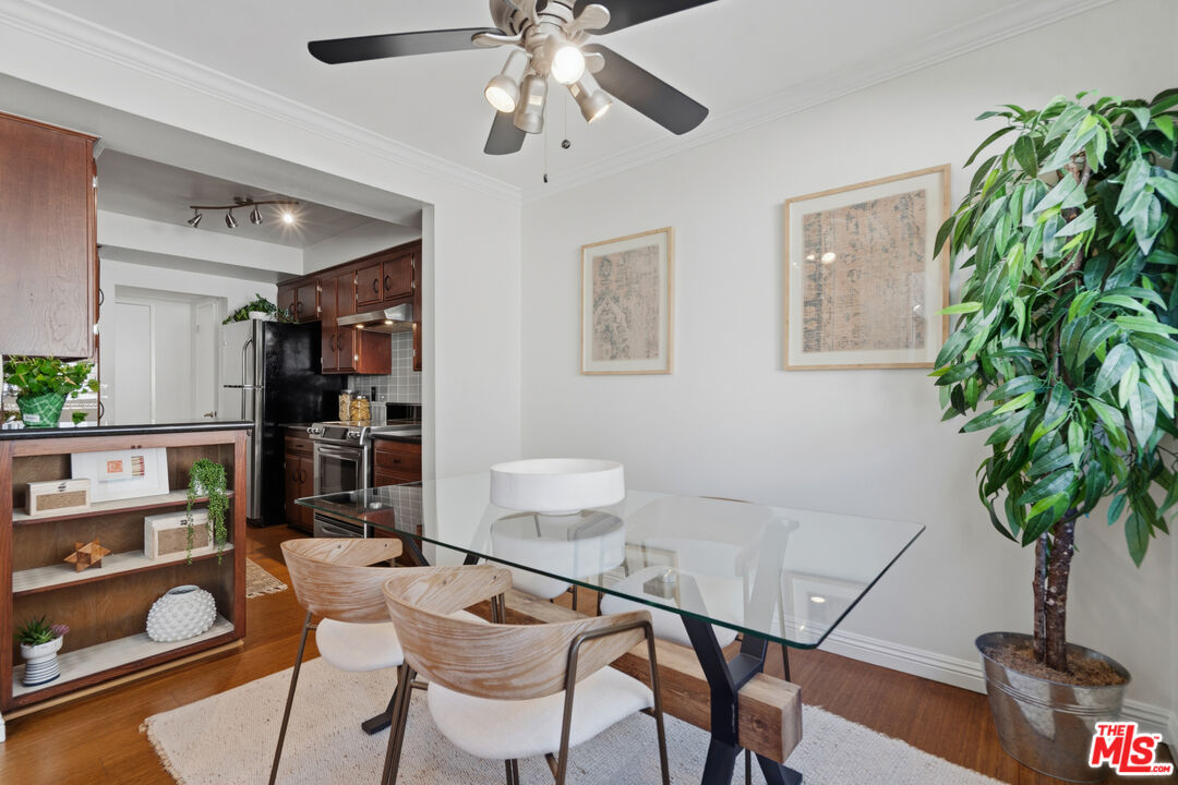1242 S Barrington Ave Unit: 205