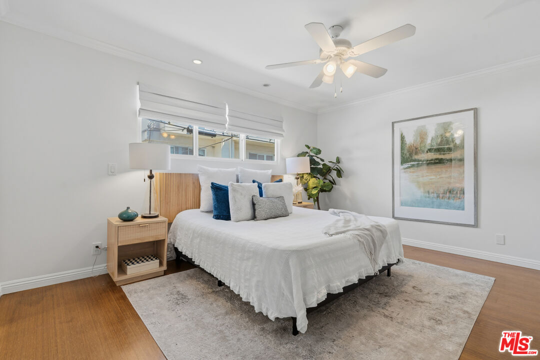 1242 S Barrington Ave Unit: 205