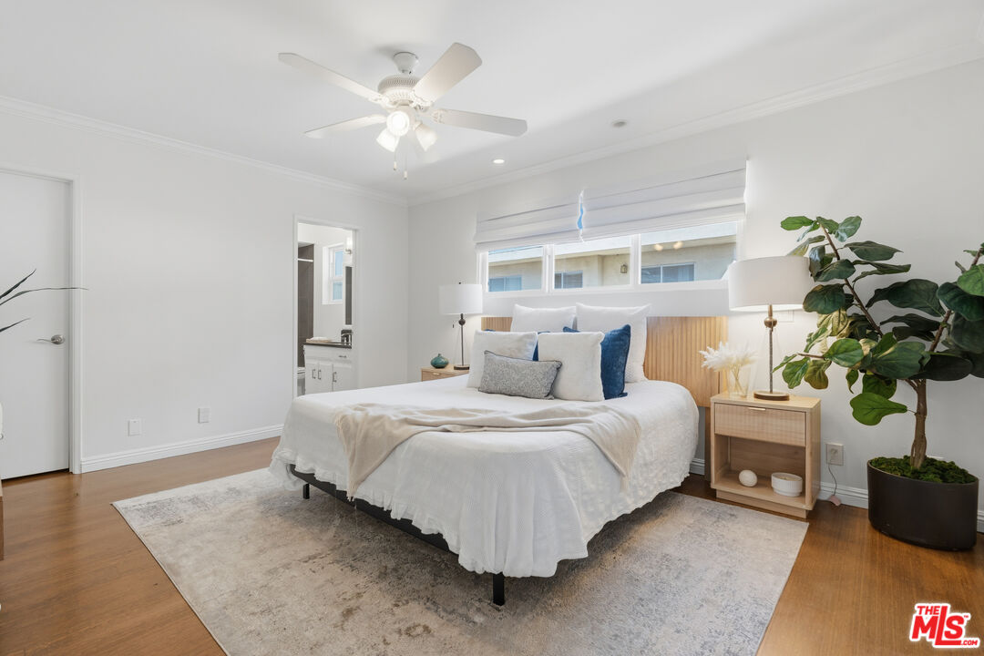 1242 S Barrington Ave Unit: 205