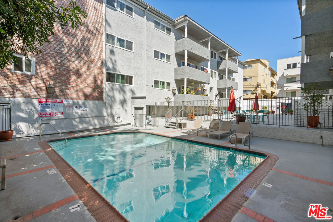 1242 S Barrington Ave Unit: 205