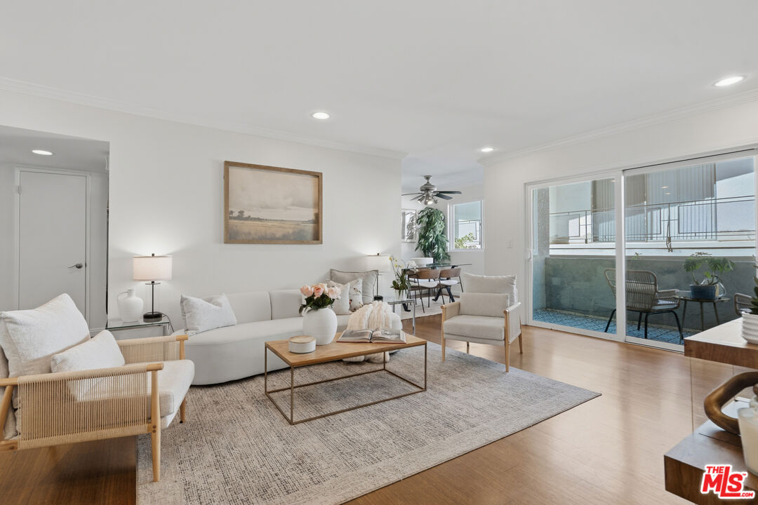 1242 S Barrington Ave Unit: 205