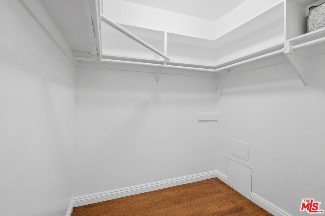 1242 S Barrington Ave Unit: 205