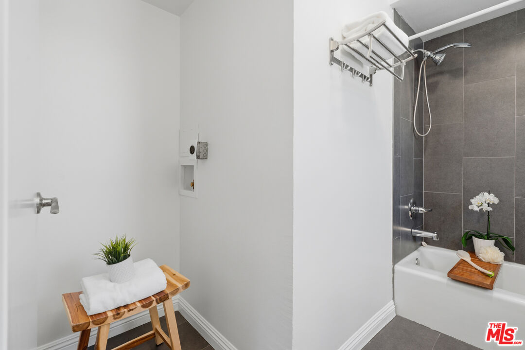 1242 S Barrington Ave Unit: 205