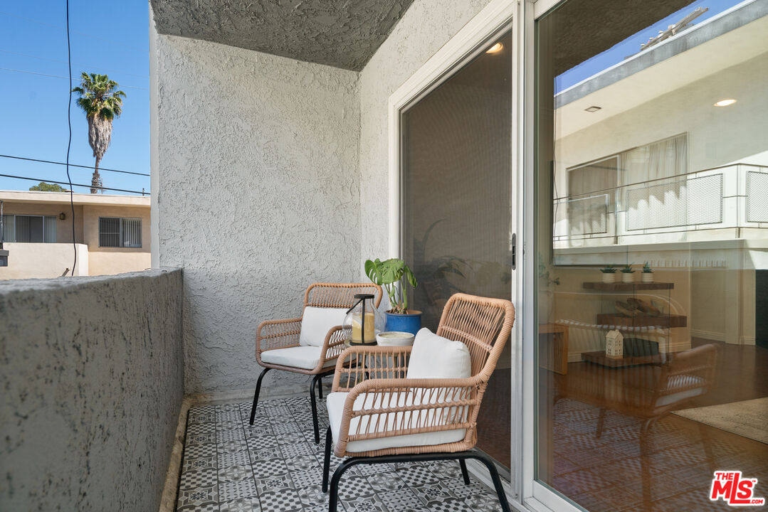 1242 S Barrington Ave Unit: 205
