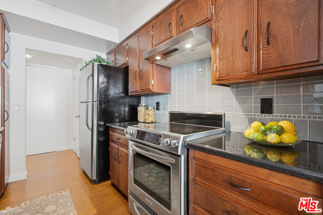 1242 S Barrington Ave Unit: 205
