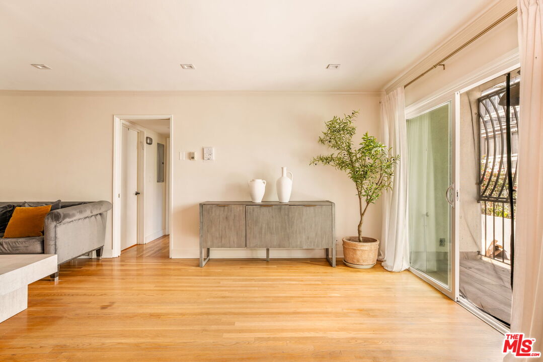 321 N Palm Dr Unit: 3